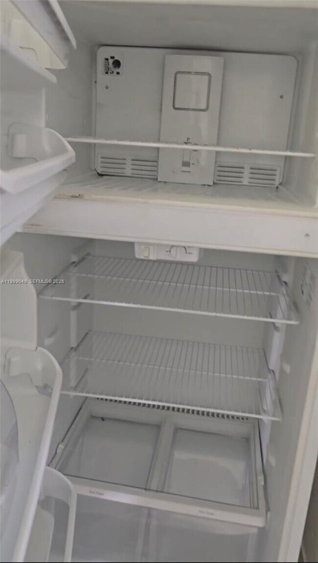 Building Photo - 320 SW 11th Ave