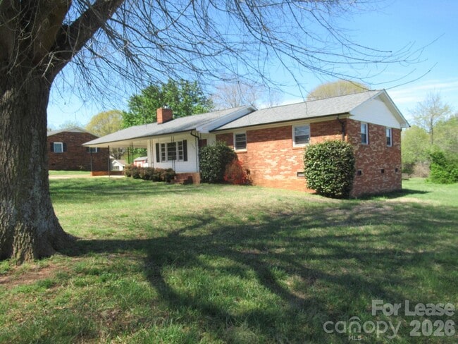 Building Photo - 1330 Davis Rd