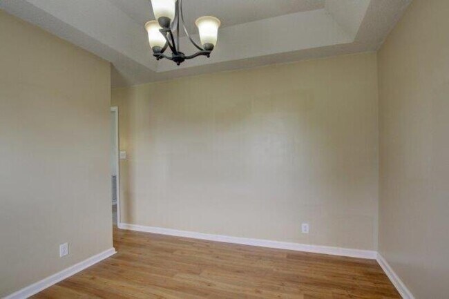 Building Photo - 207 Ruf Dr