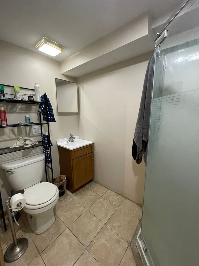 Building Photo - AVAILABLE JUNE - Nice 5 Bed 2 Bath Near Campus w/ OSP & Huge Yard