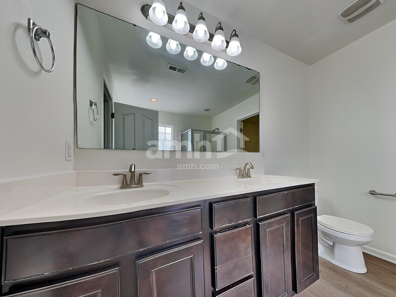 Building Photo - 1409 Paulonia Way