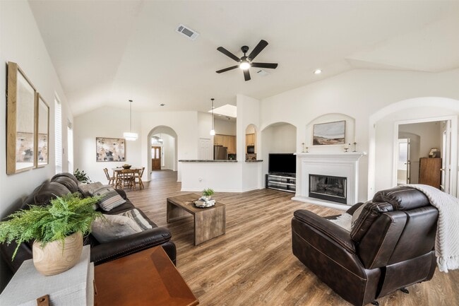 Building Photo - 9211 Memorial Hills Dr