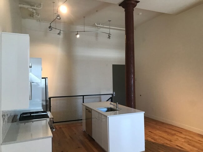 Building Photo - Beautiful 2 Story Apartment