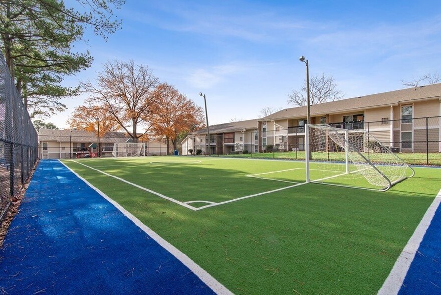 Building Photo - Tree Top