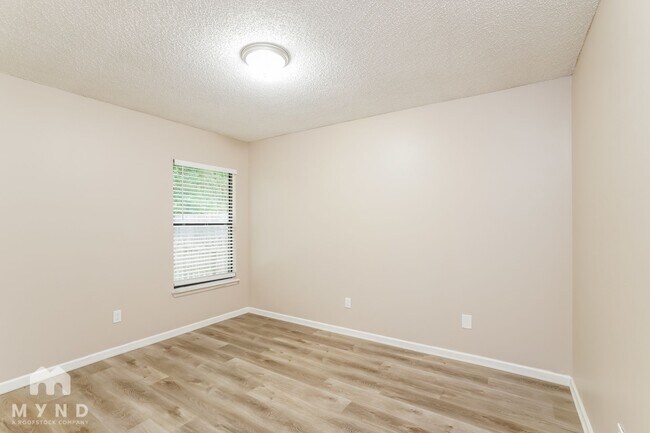 Building Photo - 398 Willow Green Dr