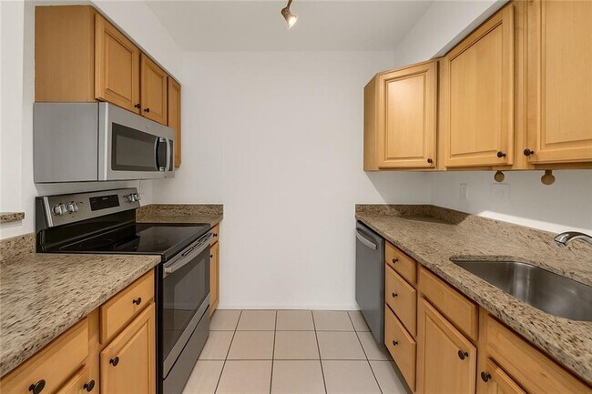 Building Photo - 2510 Huntingdon Chase