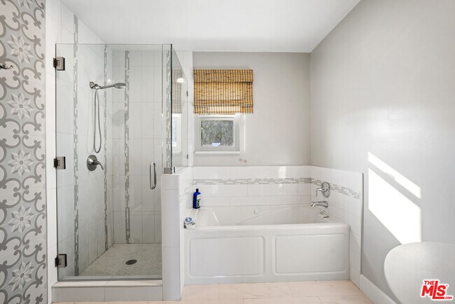 Building Photo - 6363 Zumirez Dr