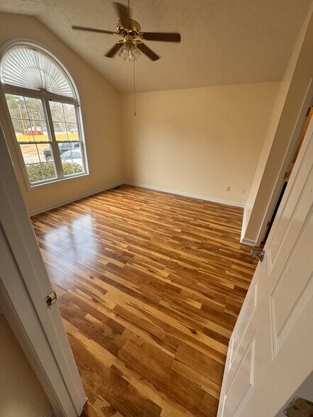 Building Photo - 885 Ridge Rd