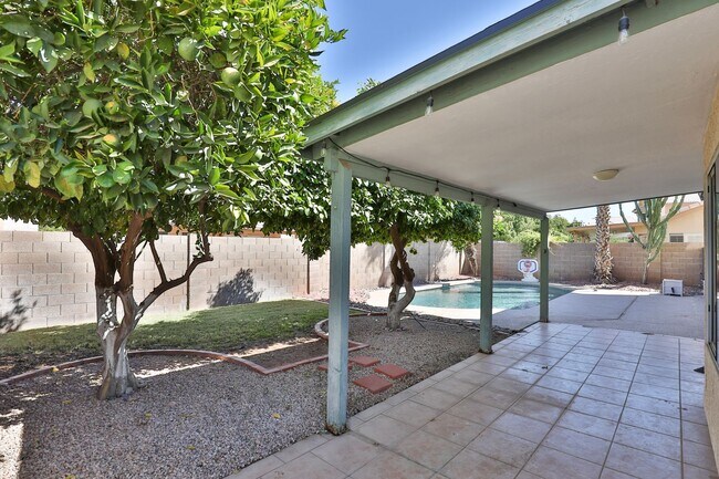 Building Photo - Pet Friendly 5-bedroom, 3 bath Home w/ Pool and Finished Basement