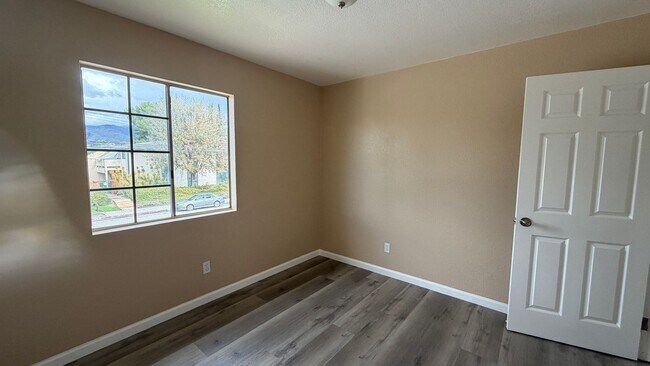 Building Photo - Two Bedroom One Bathroom Apartment in San Bernardino!