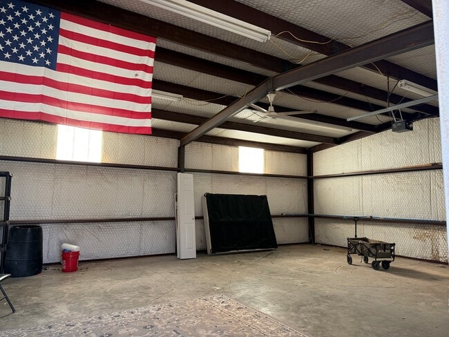 Building Photo - 15 N Broken Bow Cir