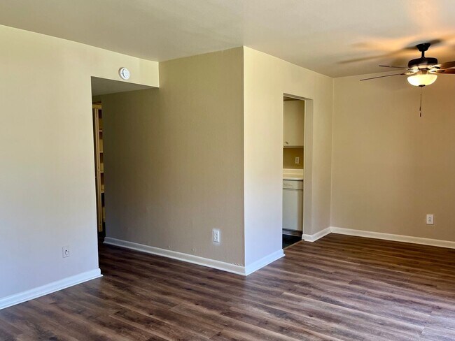Building Photo - 1701 Lobdell Ave