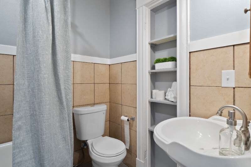 Building Photo - 3526 S Spring Ave