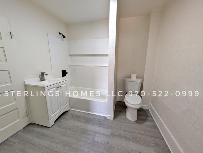 Building Photo - 421 Oak St