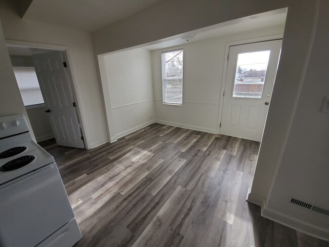 Building Photo - 206 Wright Ave