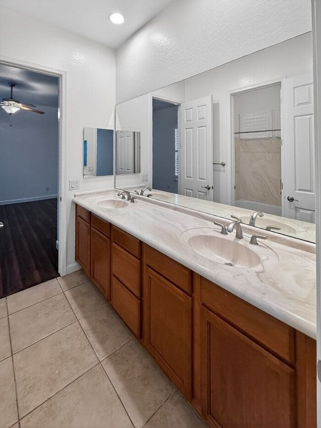 Building Photo - Spacious 3 car garage home at Paseo Trail!