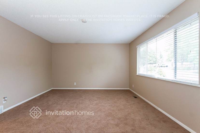 Building Photo - 13007 E Florida Dr