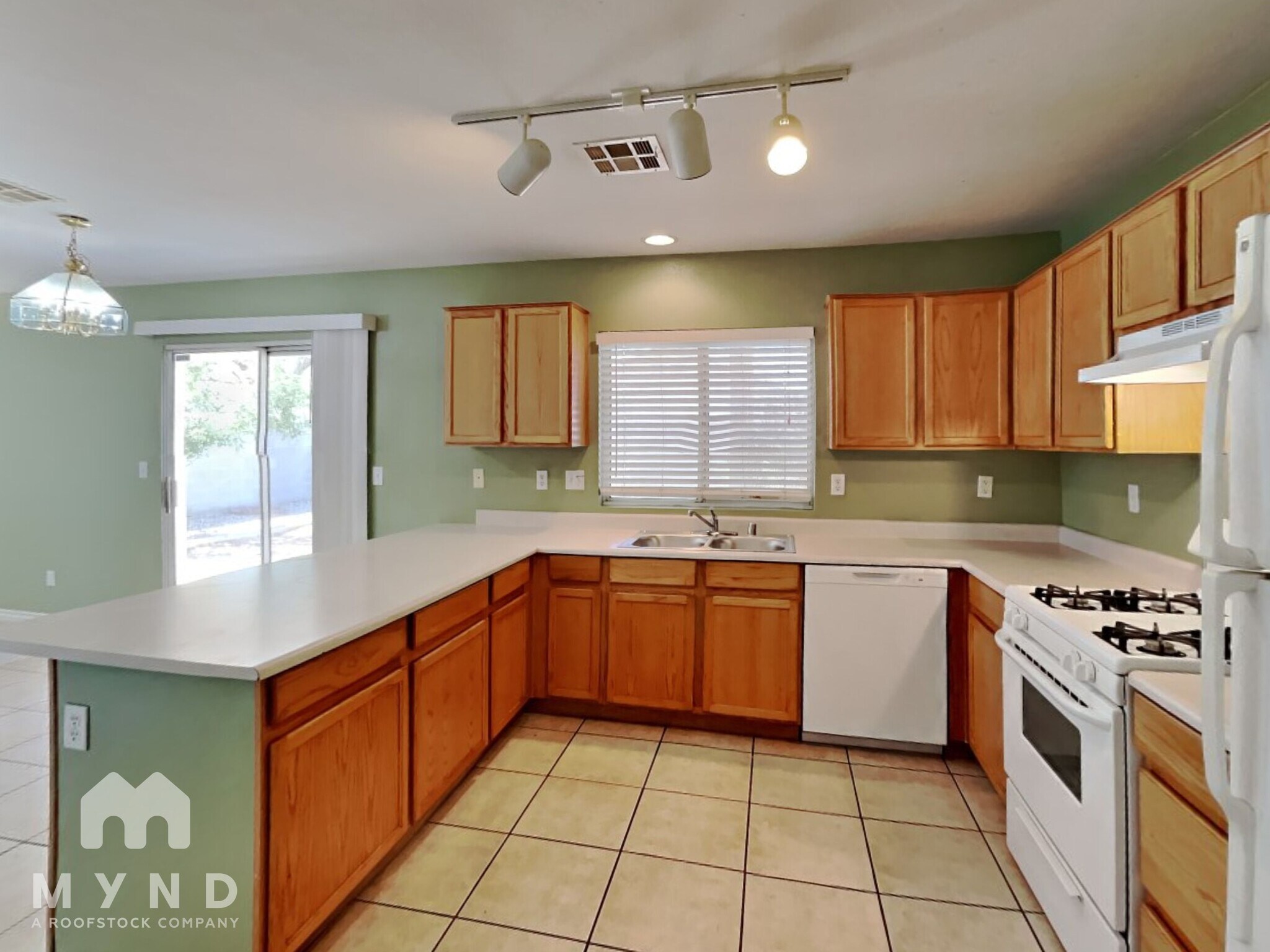 Building Photo - 695 Emerald City Ave