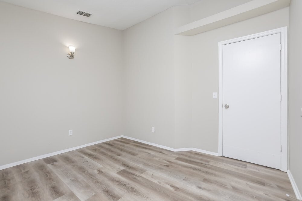 Building Photo - 1632 Chatham Cir