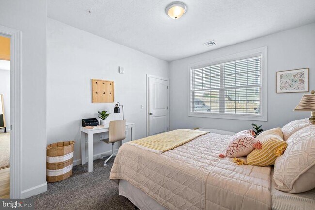 Building Photo - 111 Sienna Dr