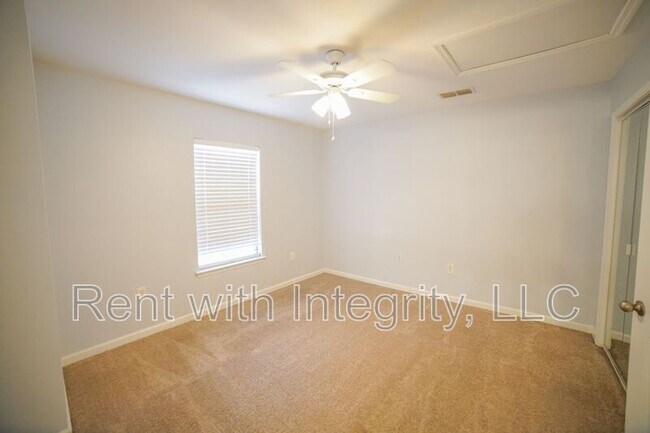 Building Photo - 741 White Dr