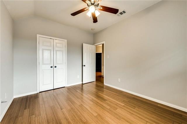 Building Photo - 1439 Royal Oaks Dr