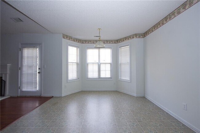 Building Photo - 2804 James Henry Dr