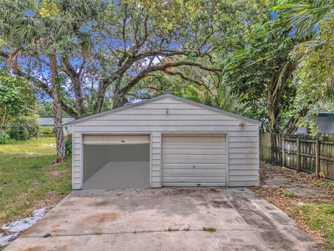 Building Photo - 5096 SW 28th Terrace