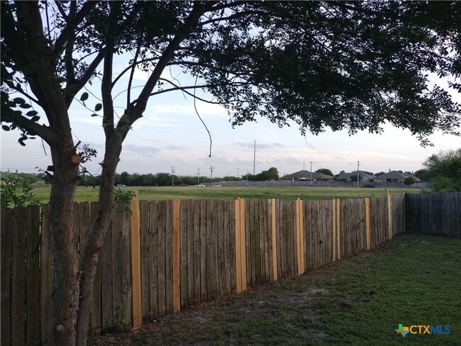 Building Photo - 1111 Blazewood Dr