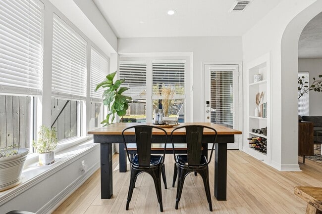 Building Photo - 6119 Durango Bay Ln