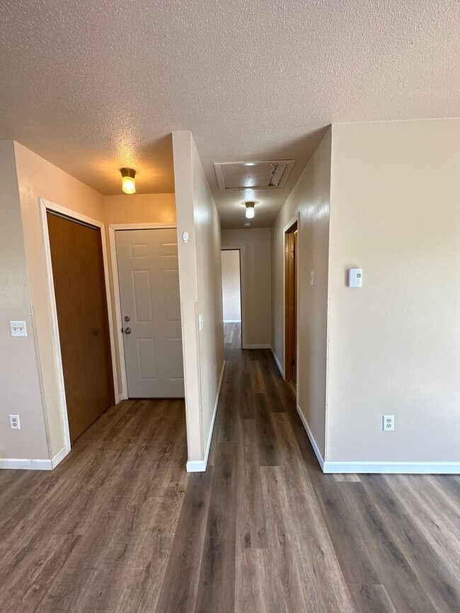 Building Photo - 512 Park St SW