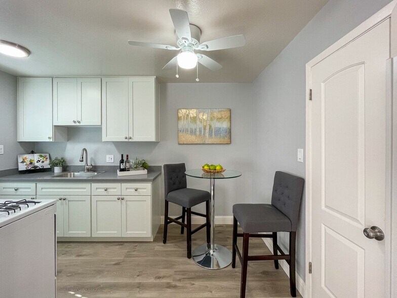 Interior Photo - Sunset Crossings at 3401 Balmoral Drive, S...