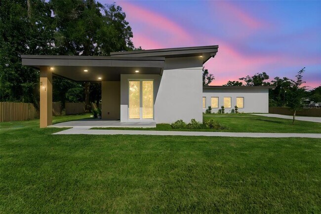 Building Photo - 561 N Thompson Rd
