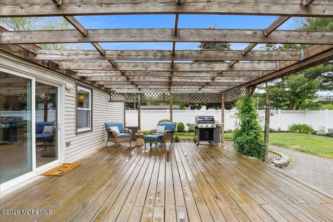 Building Photo - 3BR Toms River Home with Pool and Fenced Yard