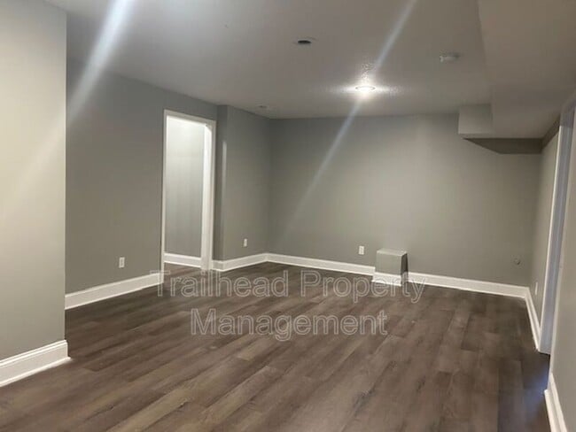 Building Photo - 605 Hillcrest St