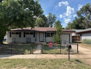 Building Photo - 830 Zion Dr