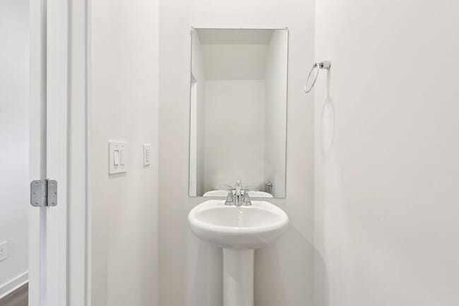 Building Photo - 7148 Cedarcrest Ct