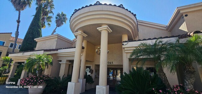 Building Photo - UTC - LA JOLLA - The Venetian - Nice STUDI...