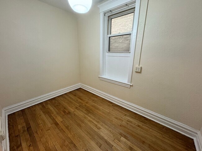 Building Photo - 1527 W Haddon Ave