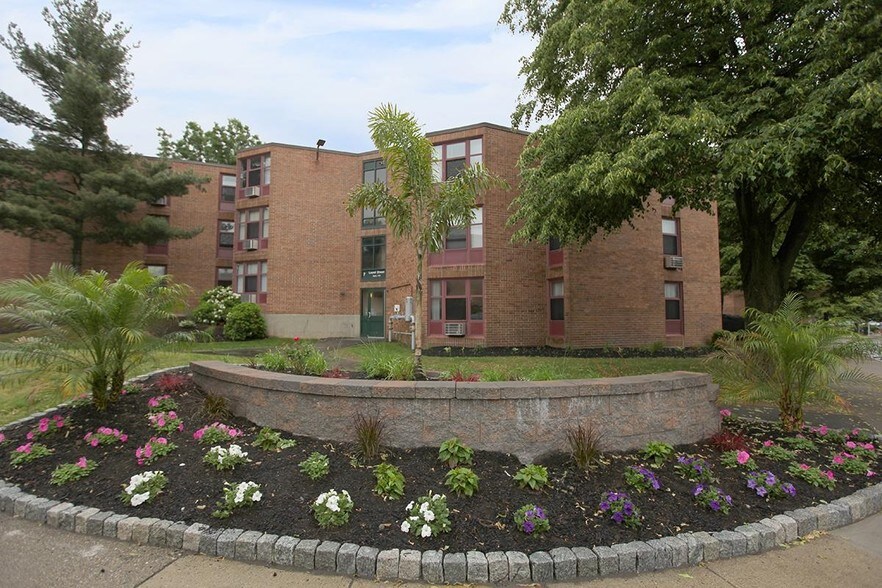 Building Photo - Plumley Village
