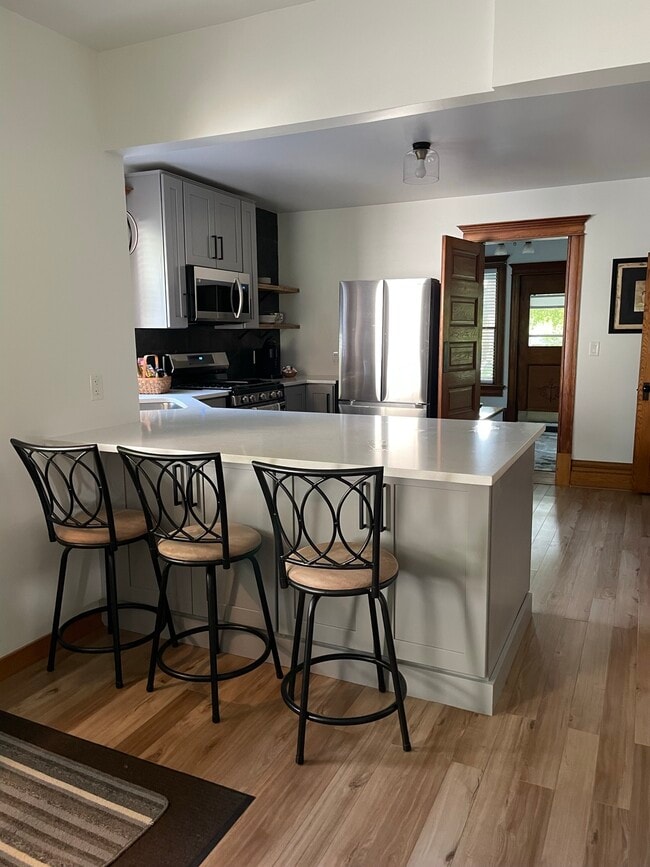 Kitchen Peninsula - 11 3rd Ave NW
