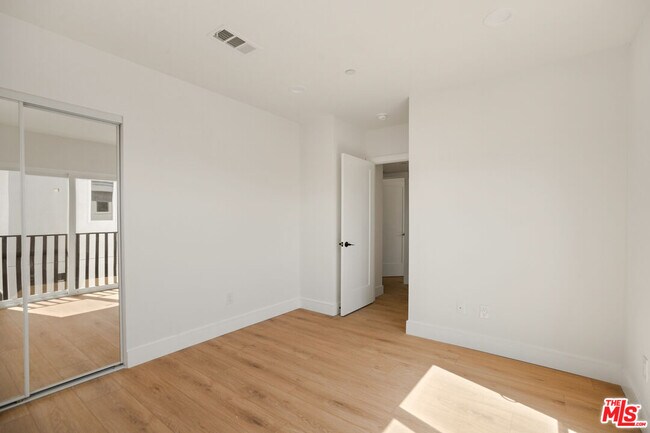 Building Photo - 1619 2nd Ave