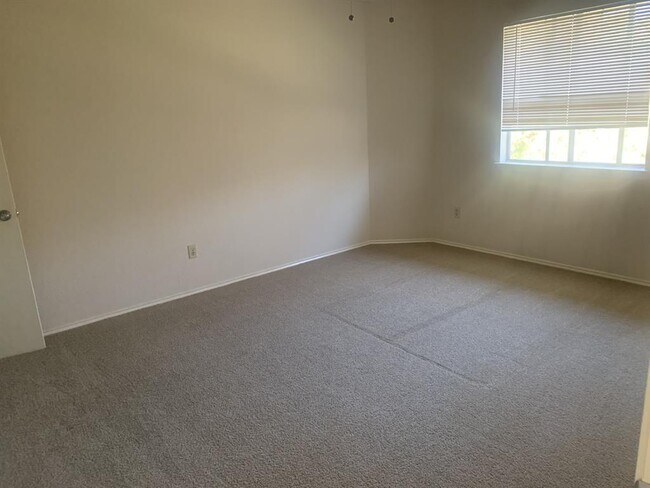 Building Photo - 8011 Doe Meadow Dr