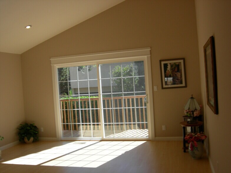 Building Photo - 1284 Poplar Ave