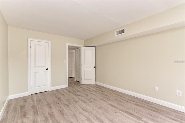 Building Photo - 129 Tyler Dr