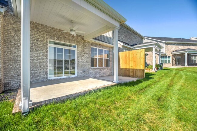 Building Photo - MAINTENANCE FREE, LUXURY TOWNHOME IN FARRA...