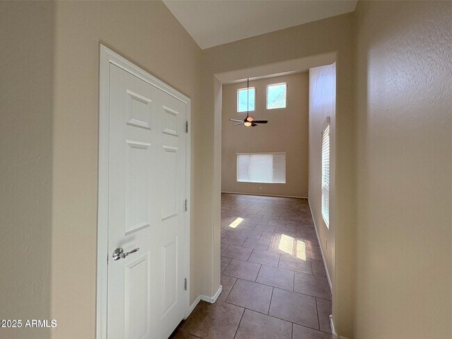 Building Photo - 5424 W Hobby Horse Dr