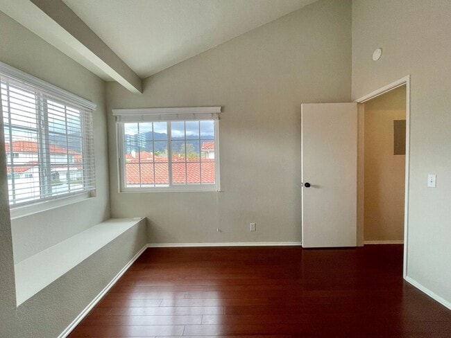 Building Photo - Spacious Unit Overlooking the RSM Beach Club!