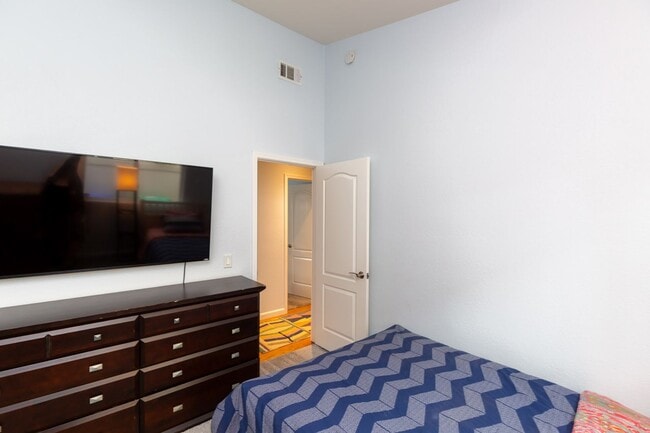 Building Photo - 4 Bed, 2 Bath - Sorrento Mesa Single Famil...