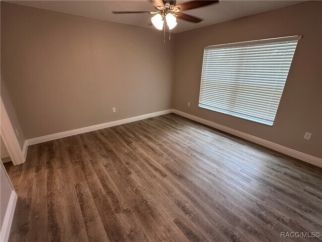 Building Photo - 274 W Glenhaven Dr